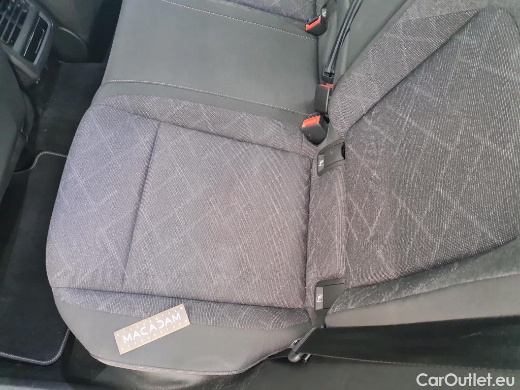  Volkswagen  Golf  VIII Berline Life 1st 2.0 TDI 115CV BVA7 E6d #9