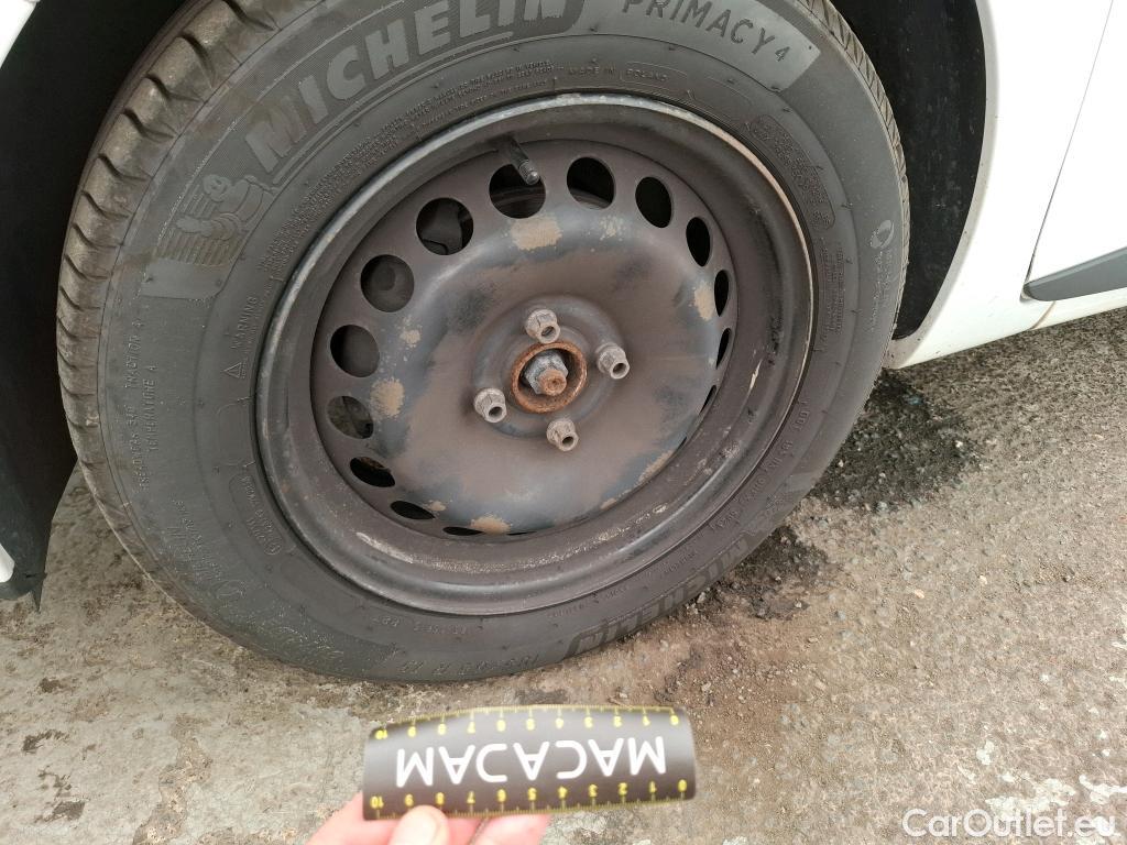  Renault  Clio  IV Trend 0.9 TCe 90CV BVM5 E6 #17