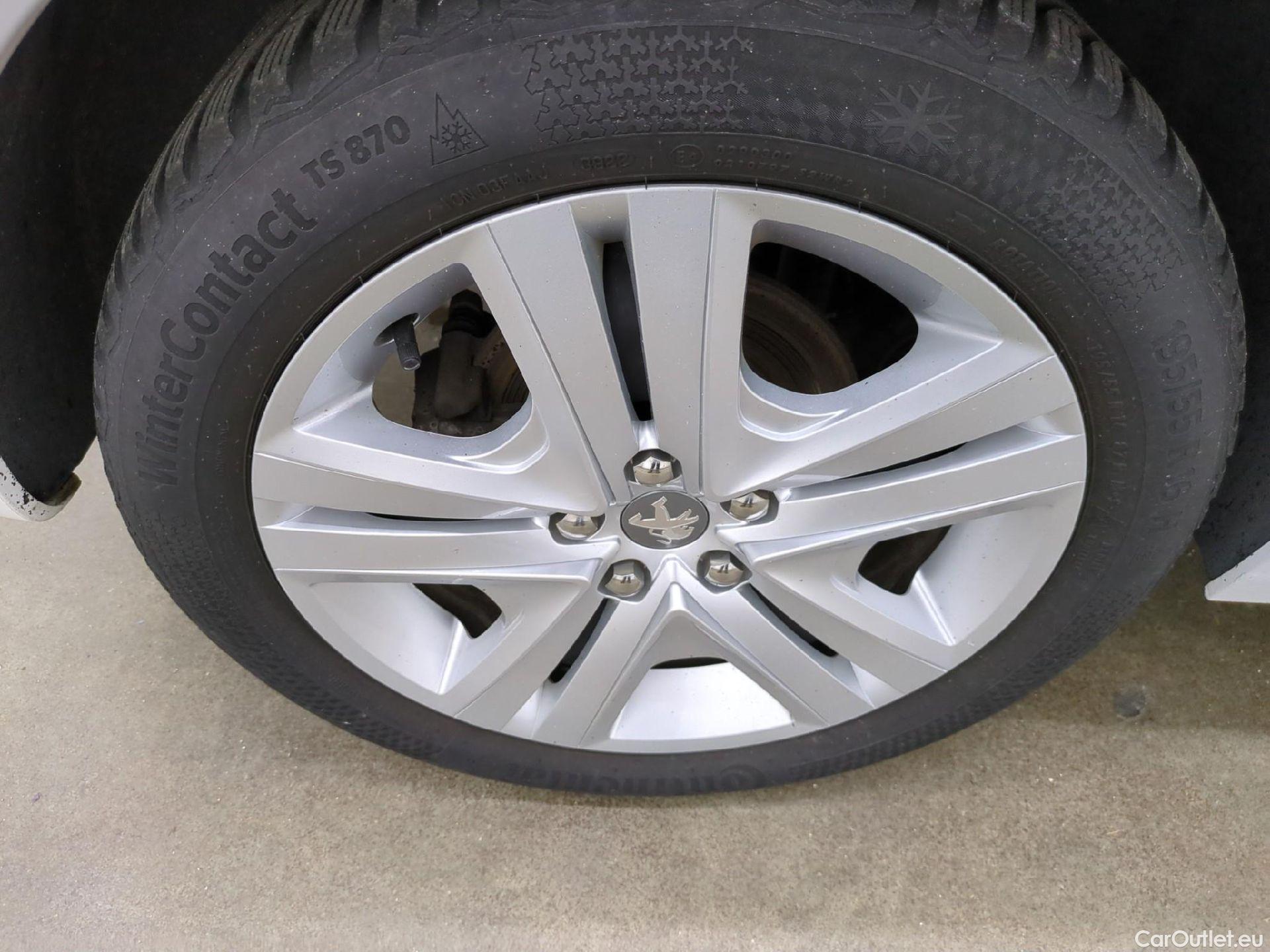  Peugeot  208  Allure Business 1.2 PureTech 110CV BVM5 E6 #5
