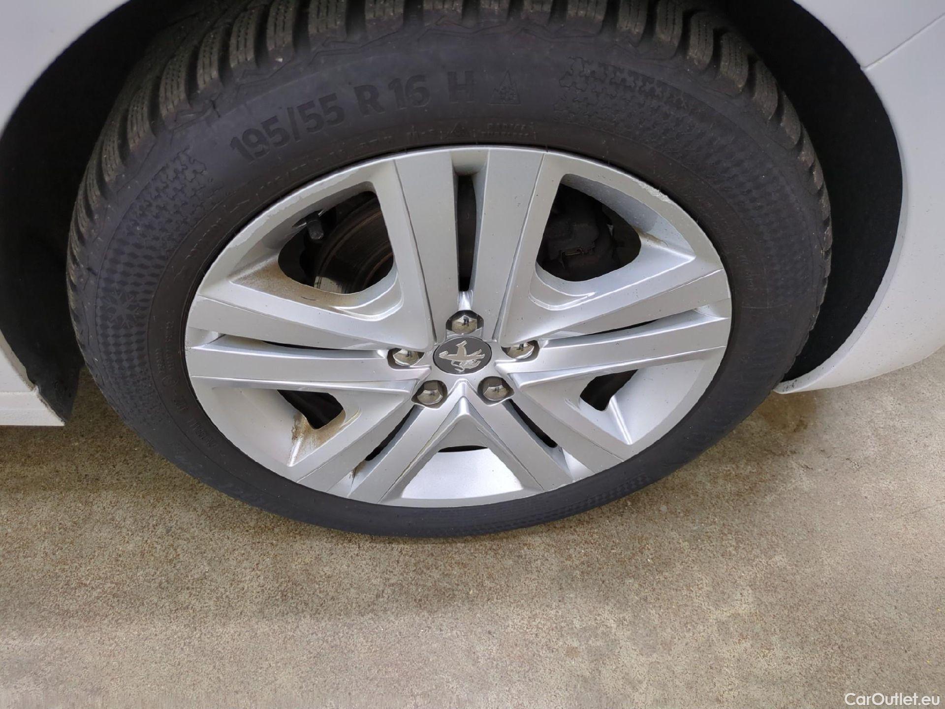  Peugeot  208  Allure Business 1.2 PureTech 110CV BVM5 E6 #2