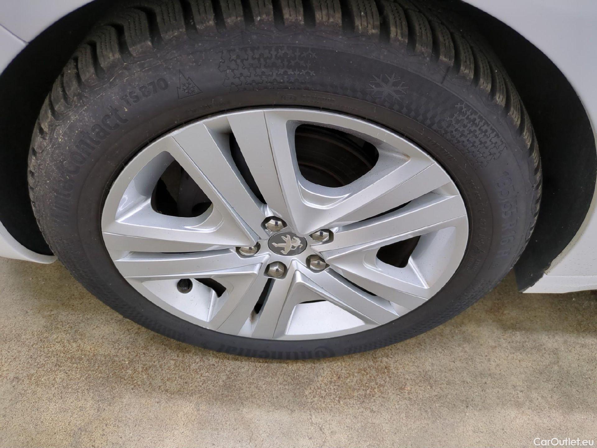  Peugeot  208  Allure Business 1.2 PureTech 110CV BVM5 E6 #3