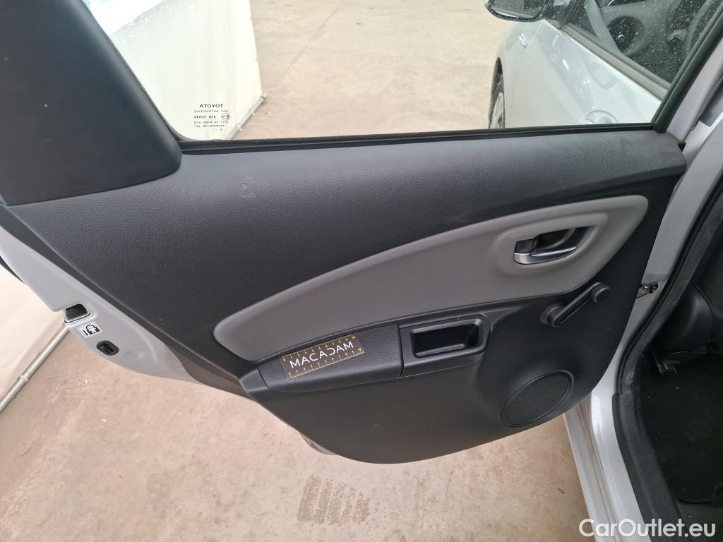  Toyota  Yaris TOYOTA  Hybride / 2017 / 5P / Berline 1.5 VVT-I HYBRID France Business #24
