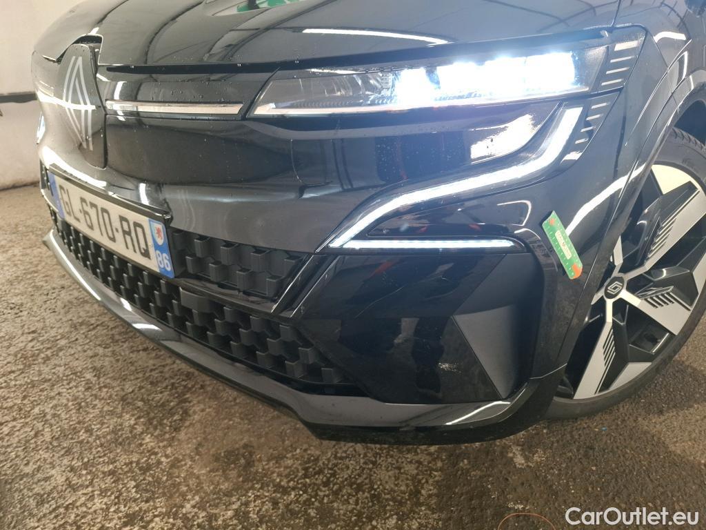  Renault  Megane-e RENAULT Mégane E-TECH / 2022 / 5P / Berline techno EV60 220ch optimum charge #1