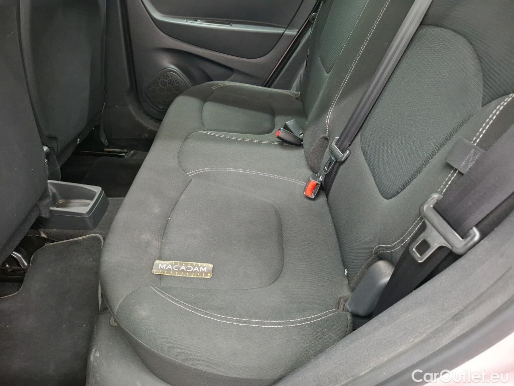  Renault  Captur RENAULT  / 2017 / 5P / Crossover Business dCi 90 #28