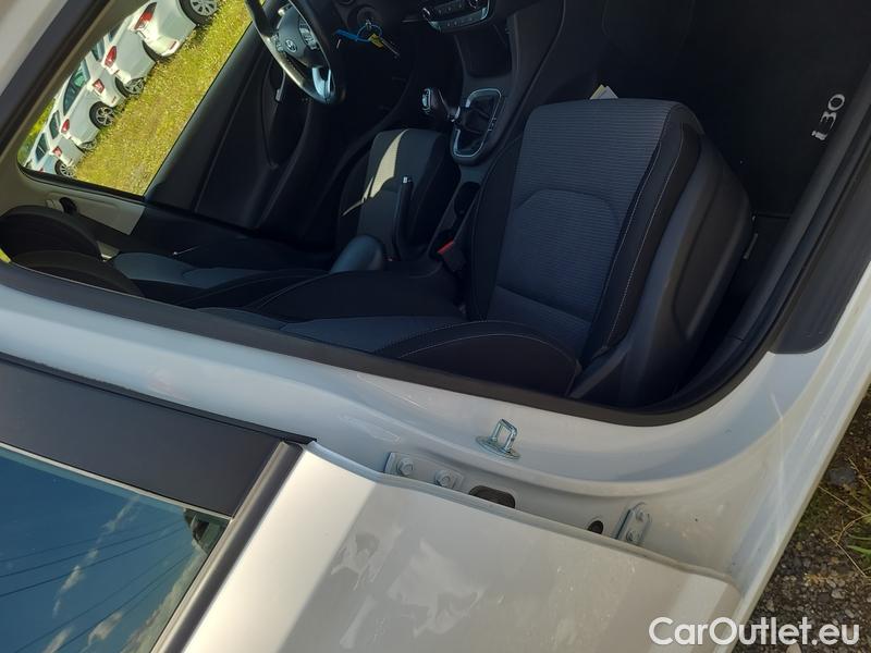  Hyundai  i30  (PD)(01.2017  ->)  kom.1.0TGDI Family Comf #14