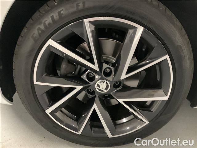  Skoda  Superb Supe.com.2.0TDI 147 Style Aut #14