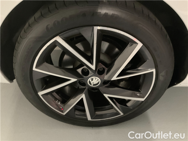  Skoda  Superb Supe.com.2.0TDI 147 Style Aut #6
