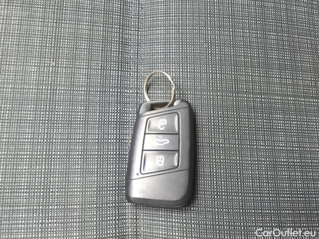  Volkswagen  Passat Var.Comfortline 1.6 TDI DSG 120 CP #1