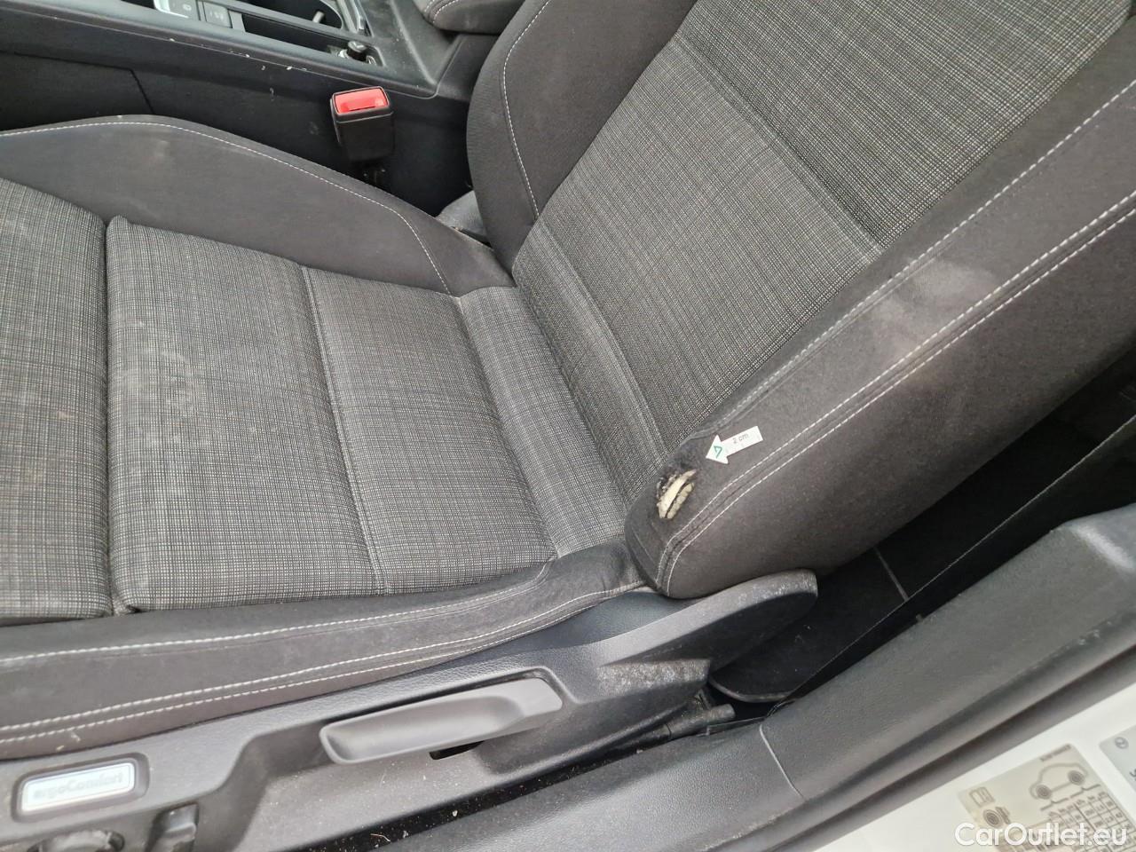  Volkswagen  Passat Comfortline 2.0 TDI 122CP DSG #39