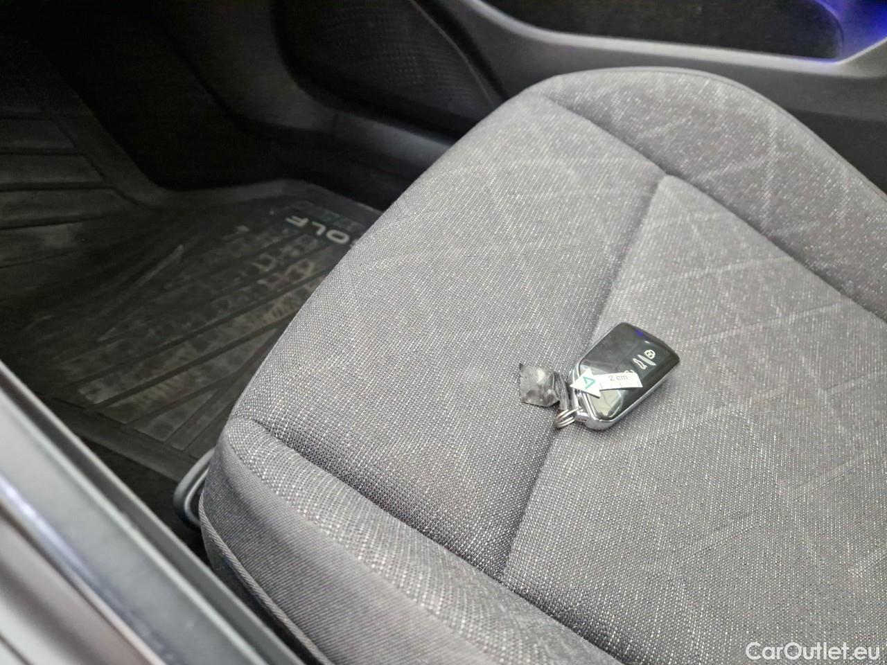  Volkswagen  Golf  2.0 TDI 116HP DSG Life Variant #2
