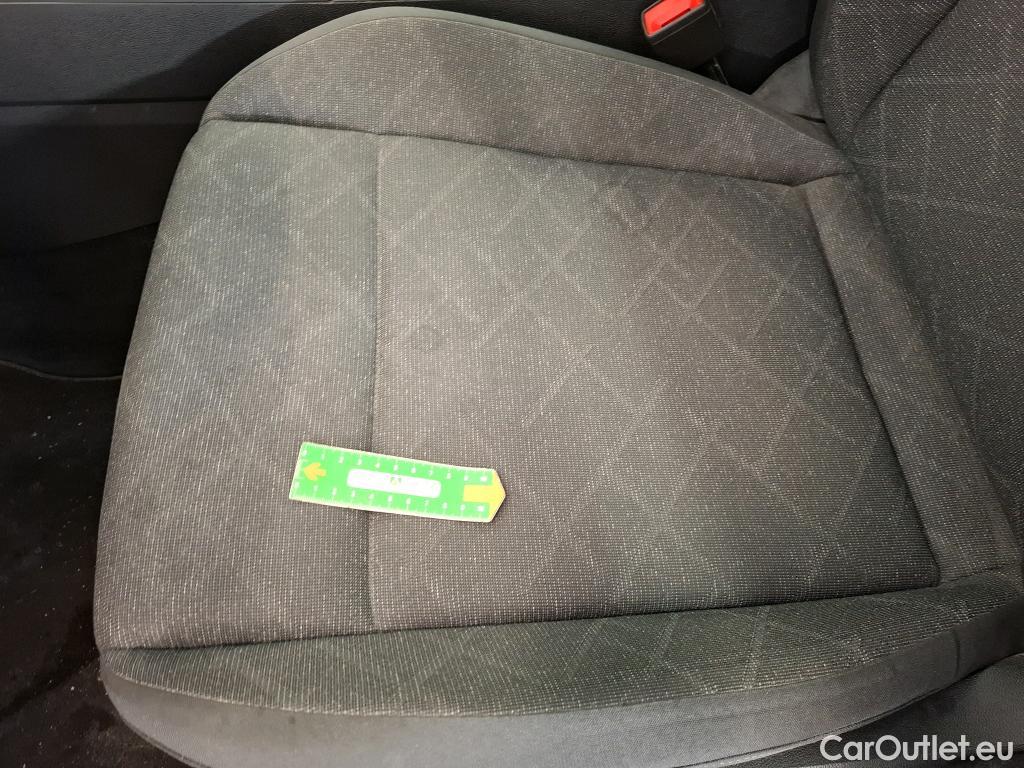  Volkswagen  Golf  VOLKSWAGEN / 2020 / 5P / Berline 2.0 TDI SCR 150 DSG7 Life Busi #29