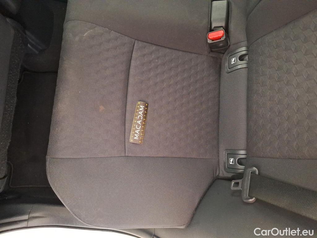  Toyota  Yaris TOYOTA  Hybride / 2019 / 5P / Berline Hybride 116h Dynamic Business Stage Acad #35