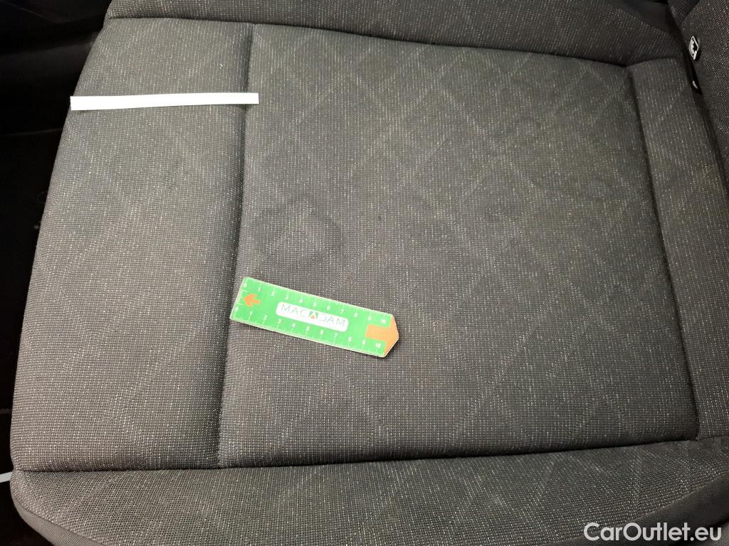  Volkswagen  Golf  VOLKSWAGEN / 2020 / 5P / Berline 2.0 TDI SCR 150 DSG7 Life Busi #28