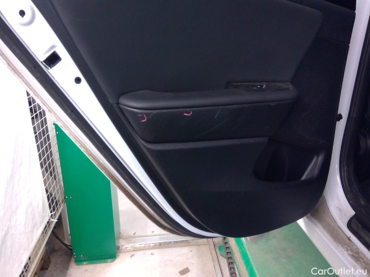  KIA  Cee'd ceed SW 1.6PHEV Advance 5d #15