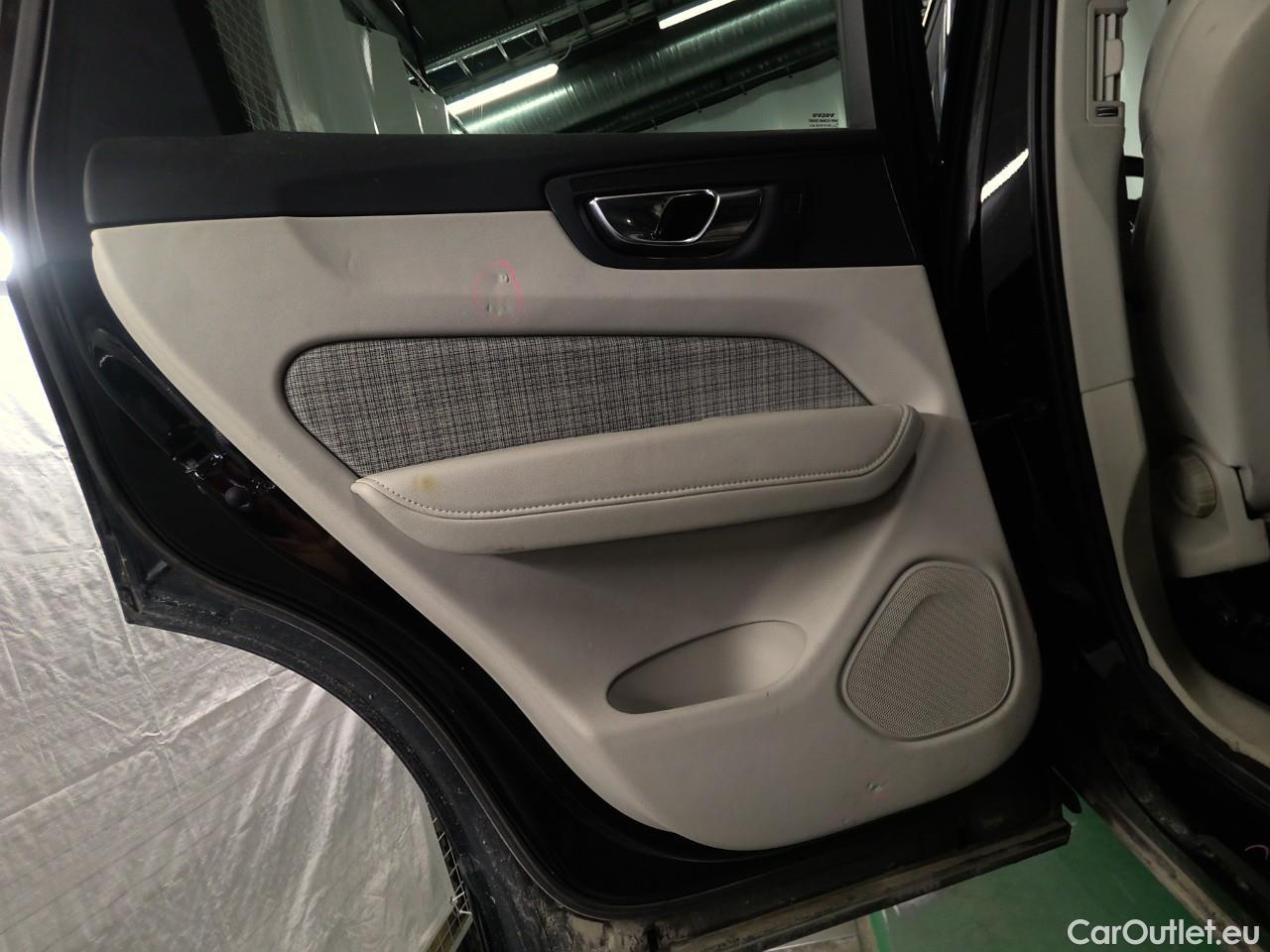  Volvo  XC60  T6 350 Co.Ed.Rec. AWD Aut #38
