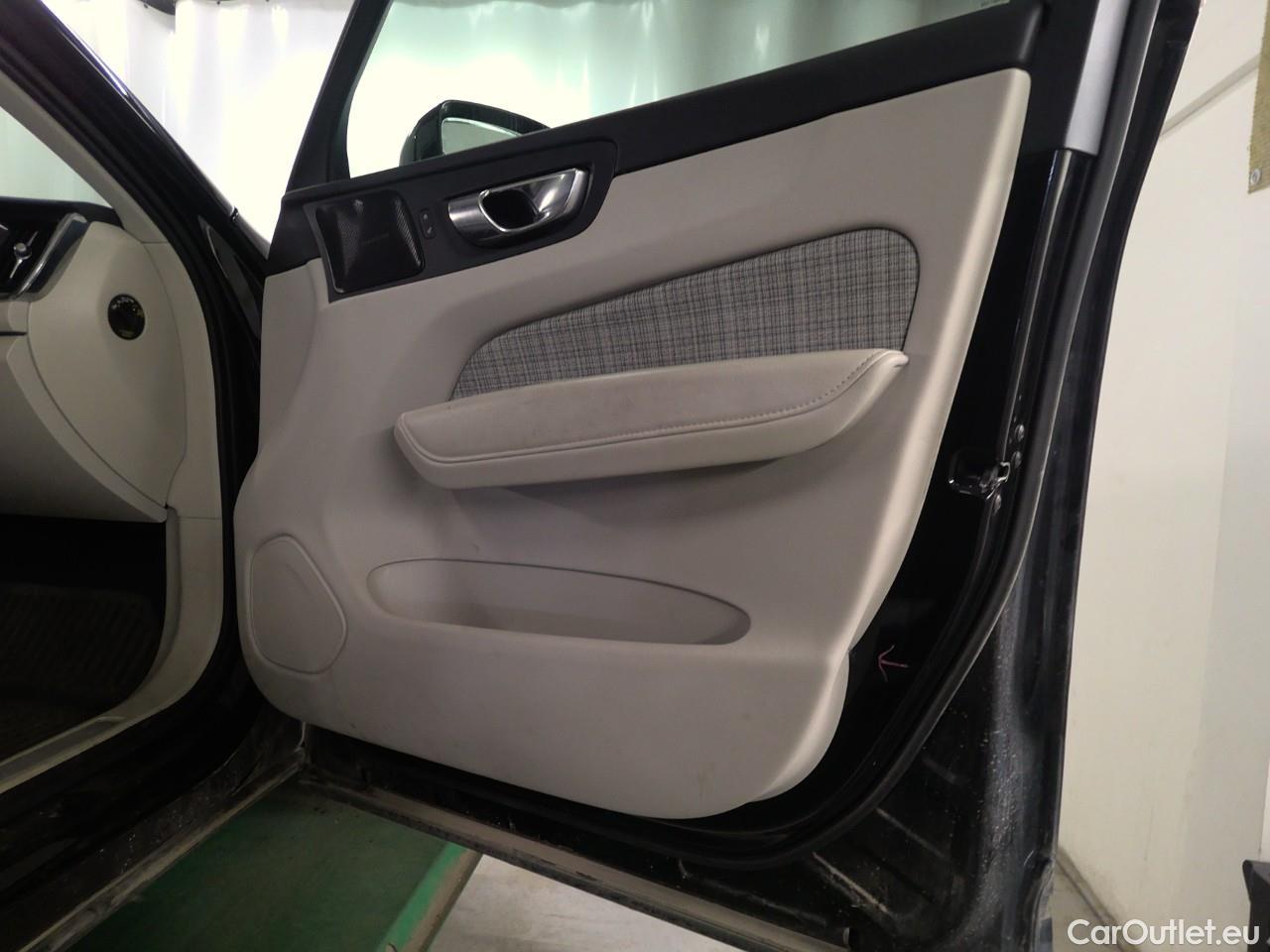 Volvo  XC60  T6 350 Co.Ed.Rec. AWD Aut #22