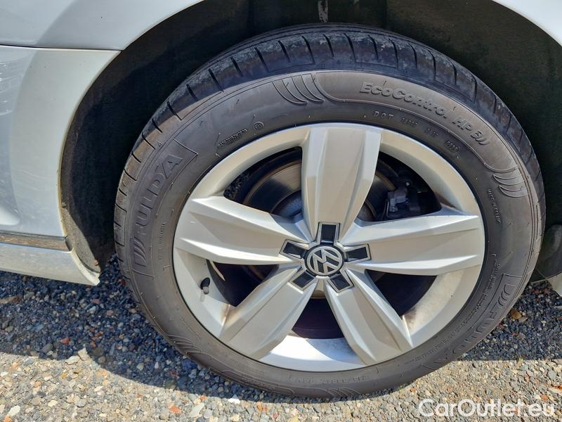  Volkswagen  Passat  Lim (CB2) (2019)  2.0TDI 110 Elegance AT #17