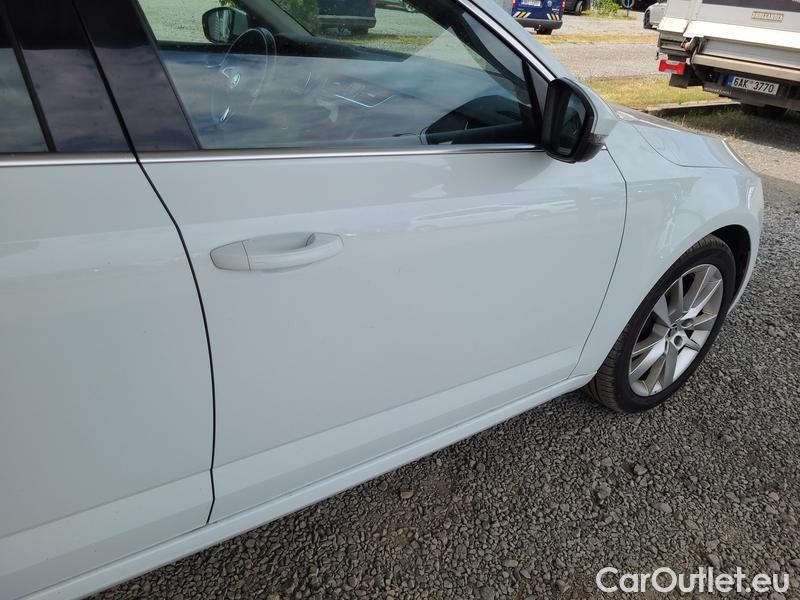  Skoda  Octavia  Combi  (5E5)(03.2017->) OctCom 2.0TSI 140 Style 4x4 AT #16
