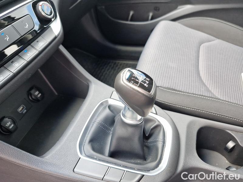  Hyundai  i30   cw (PD)(2017->)  kom.1.0TGDI Family Comf #11