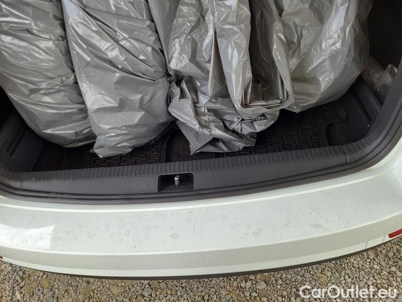  Skoda  Octavia  Combi  (5E5)(03.2017->) OctCom 2.0TSI 140 Style 4x4 AT #14