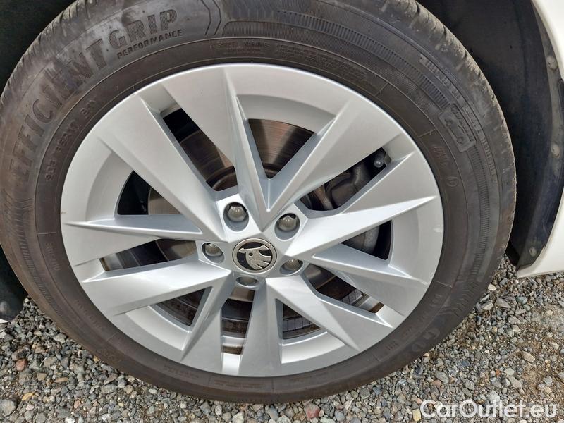  Skoda  Octavia  Lim. (NX3)(2020) Oct.1.4TSI 150 Ambition AT 5d #18