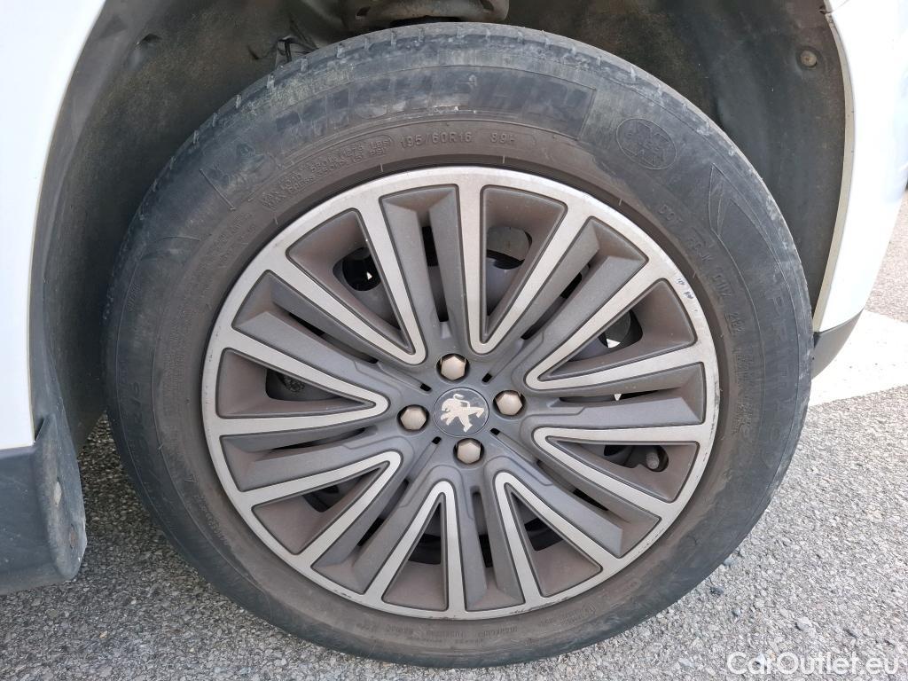  Peugeot  2008 PEUGEOT  / 2016 / 5P / Crossover Puretech 82 S&S €6.c ACTIVE #13