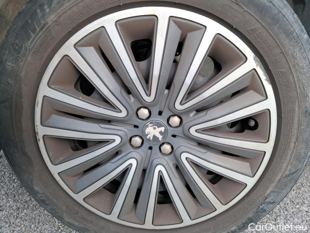  Peugeot  2008 PEUGEOT  / 2016 / 5P / Crossover Puretech 82 S&S €6.c ACTIVE #37
