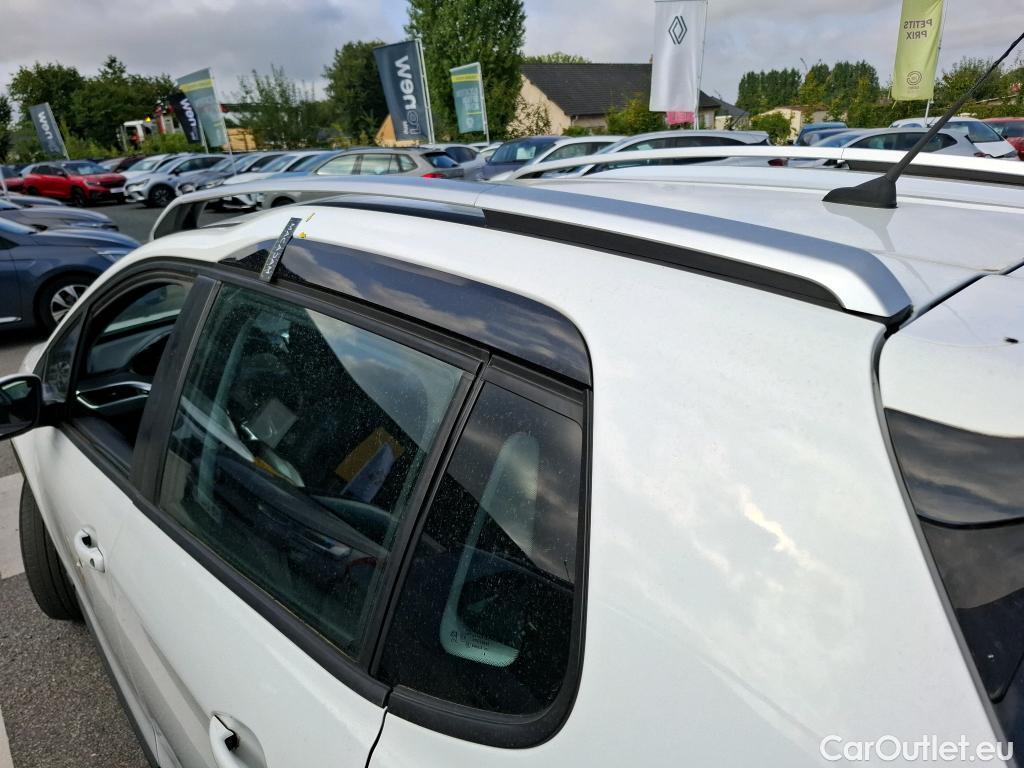  Peugeot  2008 PEUGEOT  / 2016 / 5P / Crossover Puretech 82 S&S €6.c ACTIVE #24