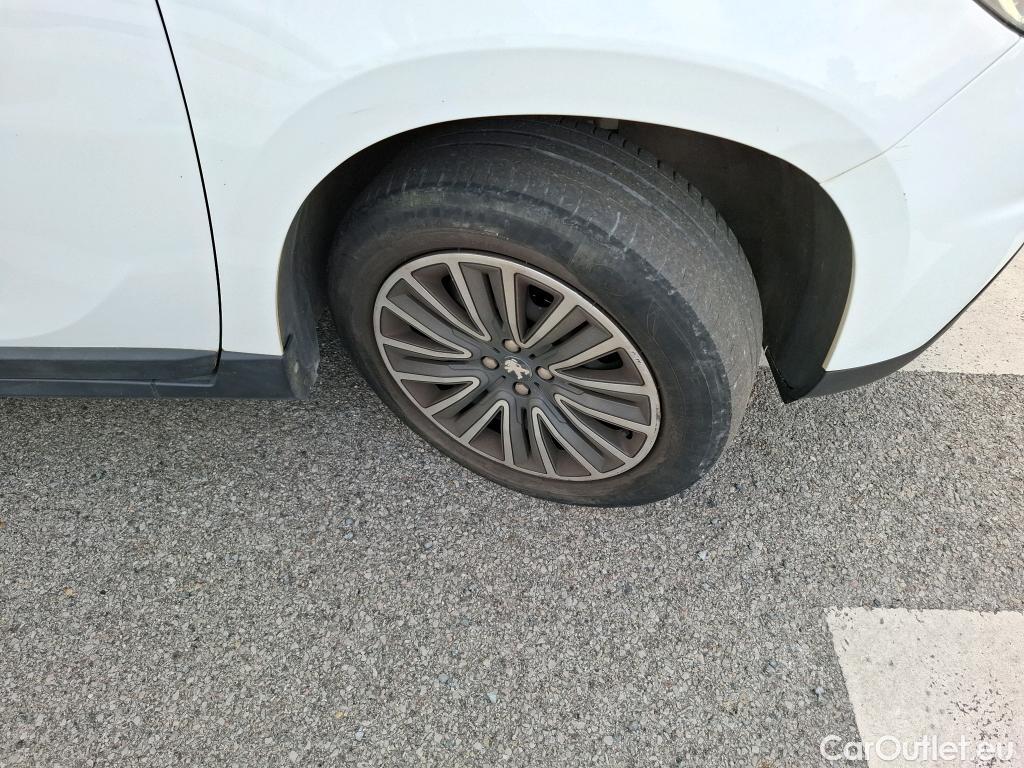  Peugeot  2008 PEUGEOT  / 2016 / 5P / Crossover Puretech 82 S&S €6.c ACTIVE #12