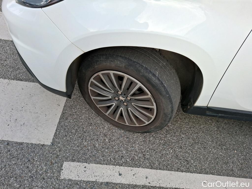  Peugeot  2008 PEUGEOT  / 2016 / 5P / Crossover Puretech 82 S&S €6.c ACTIVE #36