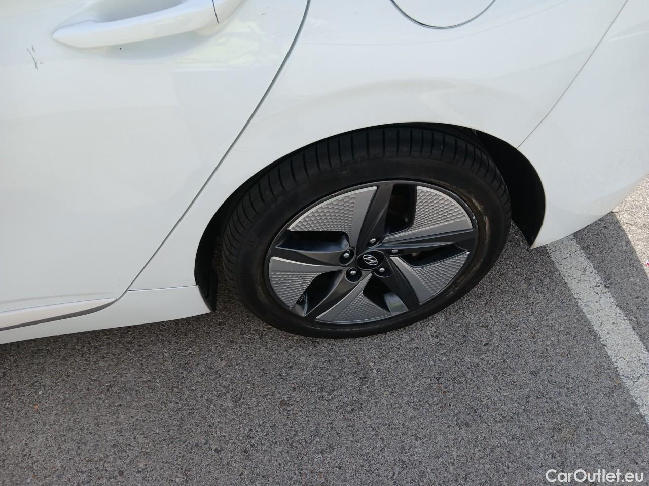  Hyundai   Ioniq HYUNDAI / 2019 / 5P / berlina con portón 1.6 GDI HEV Klass LE DT #1