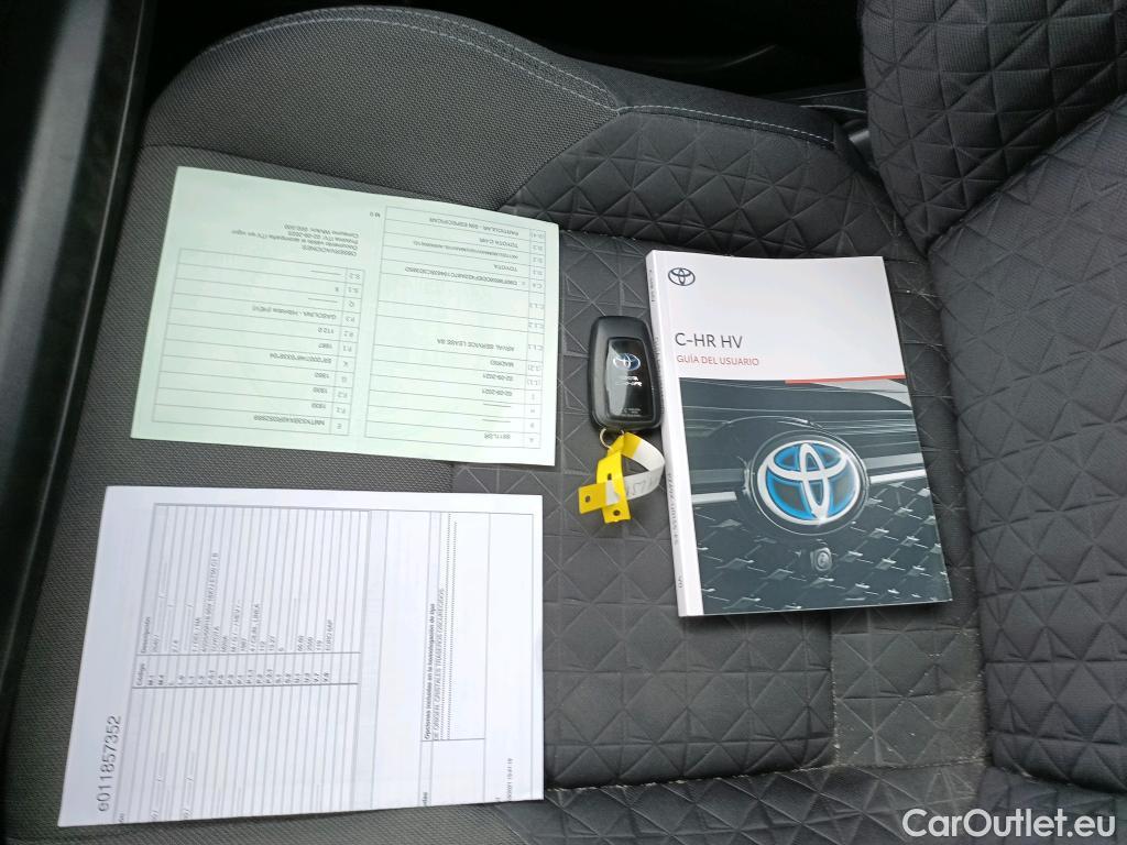  Toyota  C-HR TOYOTA  / 2019 / 5P / todoterreno 2.0 180H Advance #1