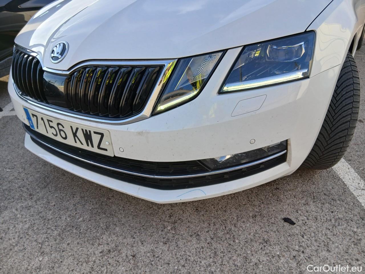  Skoda  Octavia SKODA  / 2016 / 5P / familiar Combi 2.0 TDI CR 110KW (150CV) Style #3