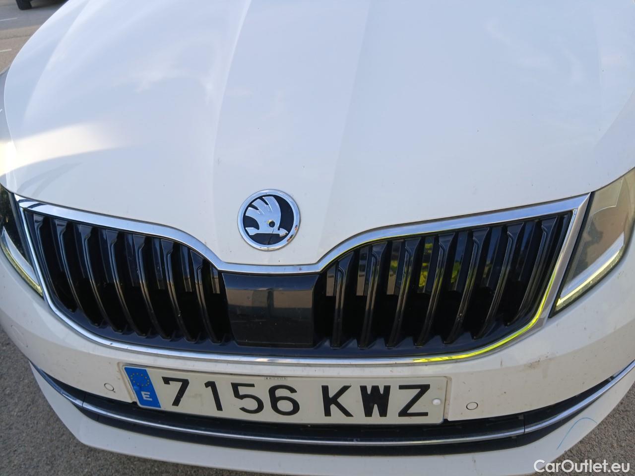  Skoda  Octavia SKODA  / 2016 / 5P / familiar Combi 2.0 TDI CR 110KW (150CV) Style #5