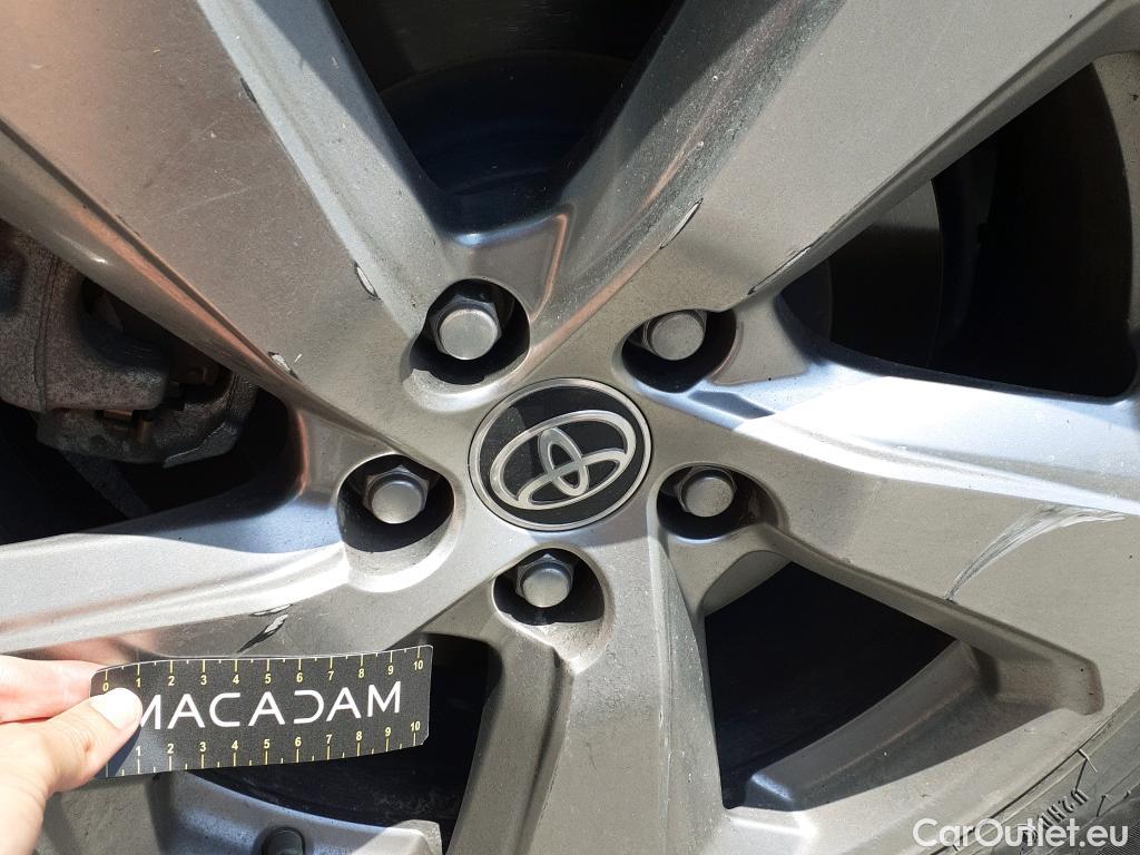  Toyota  RAV4 TOYOTA  / 2018 / 5P / todoterreno 2.5l 220H Advance #9