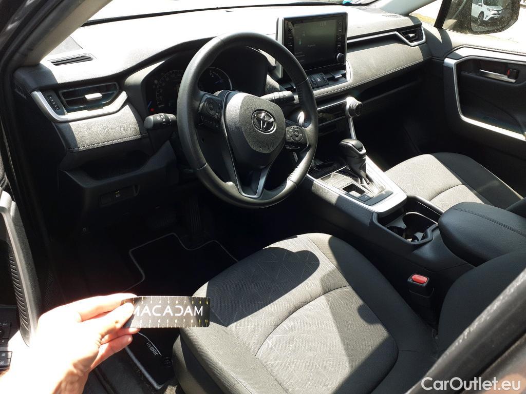  Toyota  RAV4 TOYOTA  / 2018 / 5P / todoterreno 2.5l 220H Advance #3