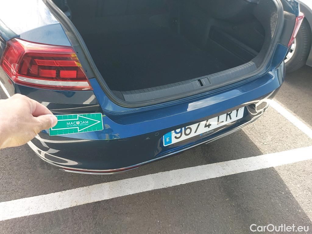  Volkswagen  Passat  Berlina R-Line 2.0 TDI 150CV MT6 E6d #19