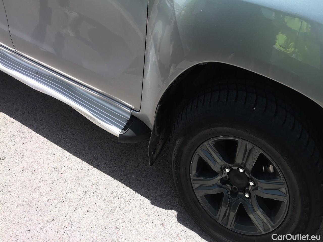  Land Rover  Discovery TOYOTA Hilux / 2020 / 4P / pickup 2.8 D-4D 150kW (204CV) Cabina Doble VX #64