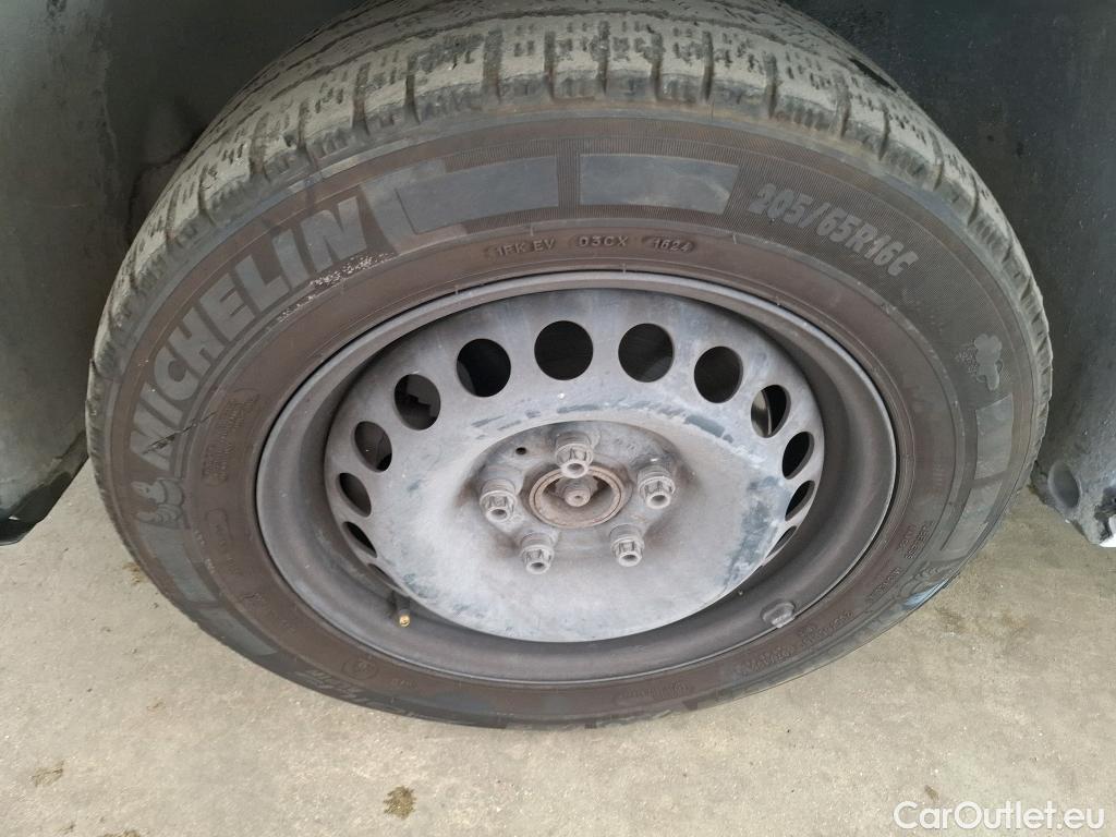  Volkswagen  Transporter VOLKSWAGEN  / 2019 / 4P / Fourgon tôlé 2.0 TDi 150 L2H1 Business #4