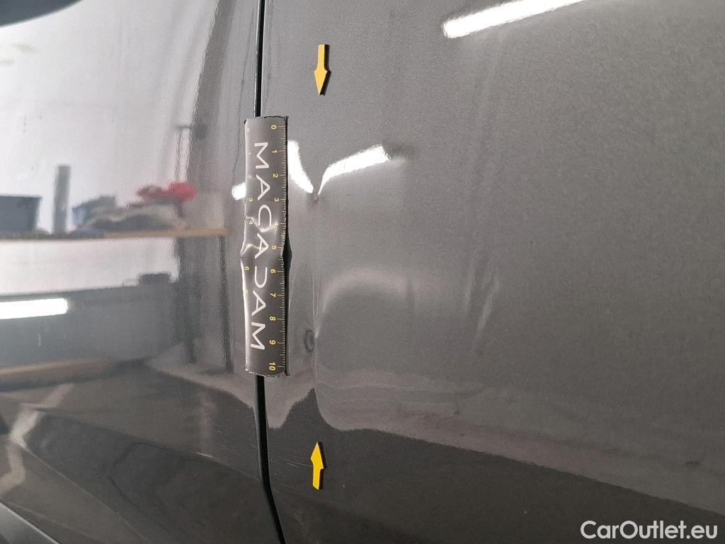  Citroen  C4 Cactus CITROEN  / 2017 / 5P / Berline PureTech 130 S&S EAT6 Shine #3