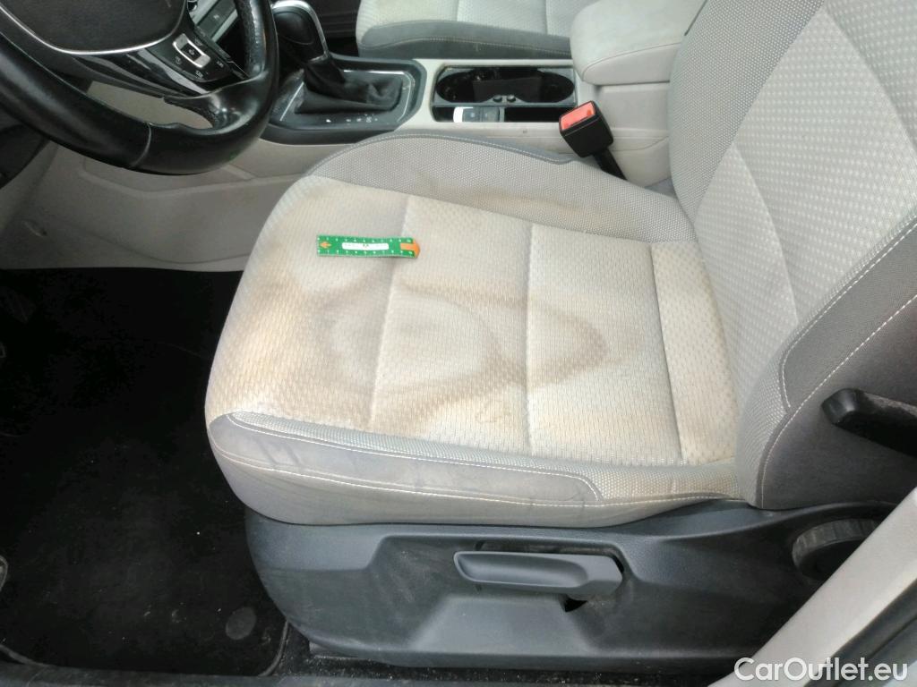  Volkswagen  Touran VOLKSWAGEN  / 2015 / 5P / monospace 2.0 TDI 150 DSG6 Confortline Busines BMT #26