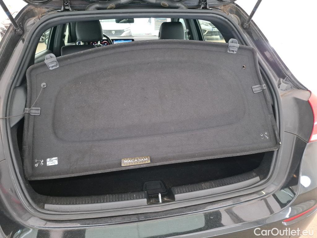  Mercedes  A-Klasse MERCEDES-BENZ Classe A Compact / 2018 / 5P / Berline A 200 Business Line 7G-DCT #1