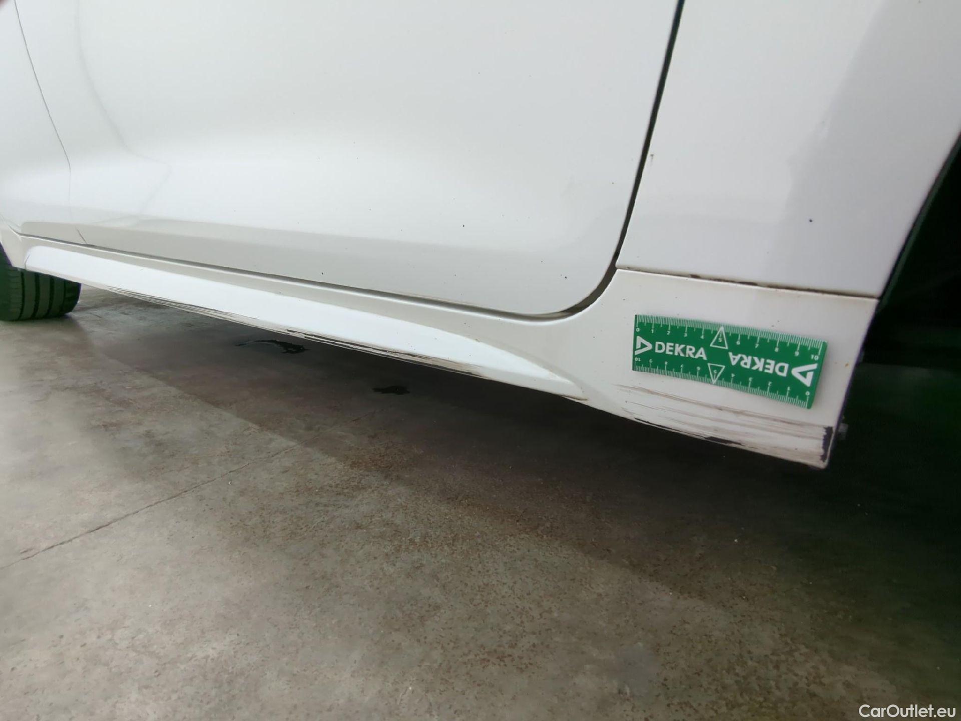  Toyota  Corolla TOYOTA  / 2018 / 5P / Berline Hybride 122h Dynamic Business #19