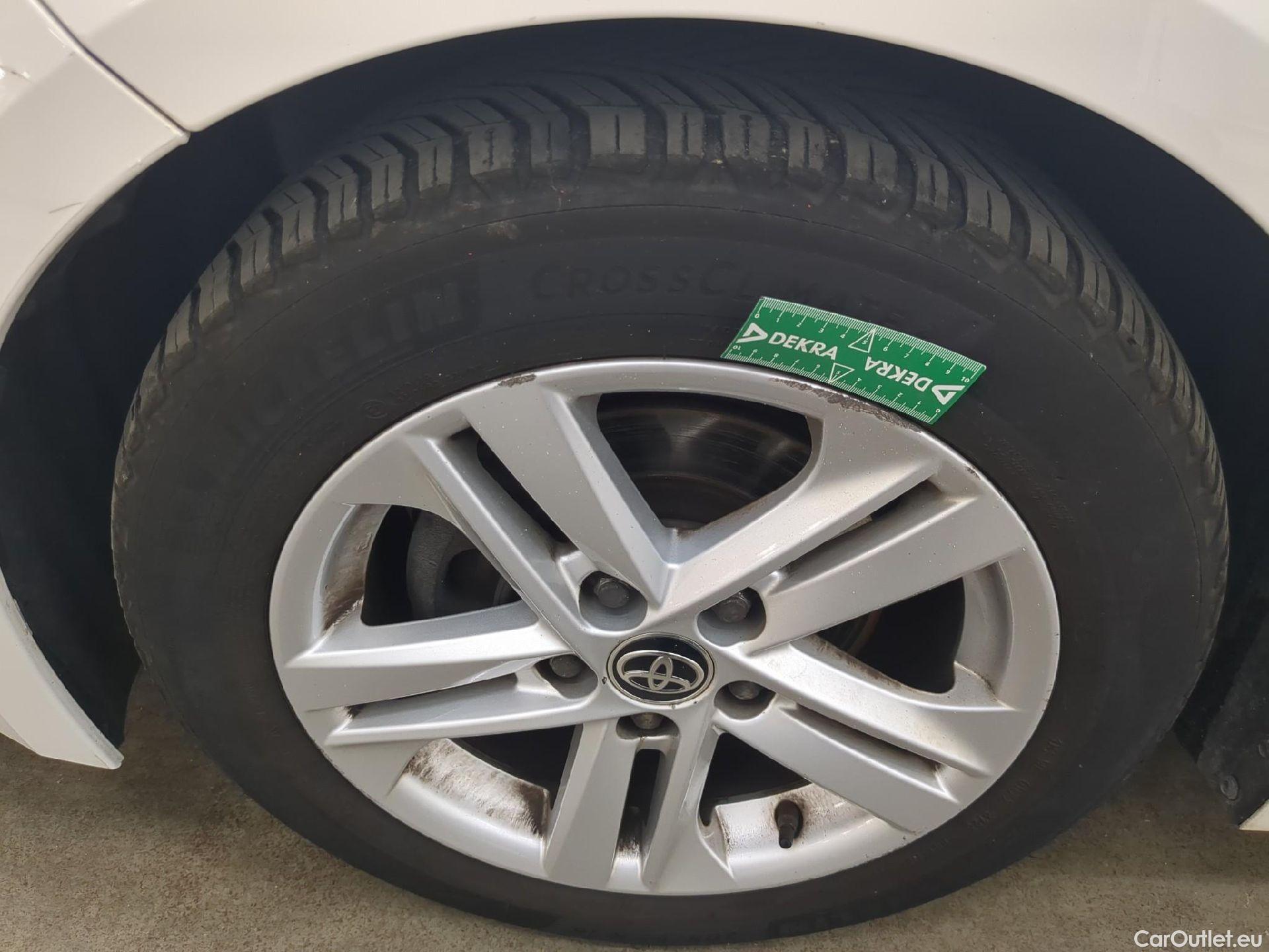  Toyota  Corolla TOYOTA  / 2018 / 5P / Berline Hybride 122h Dynamic Business #1