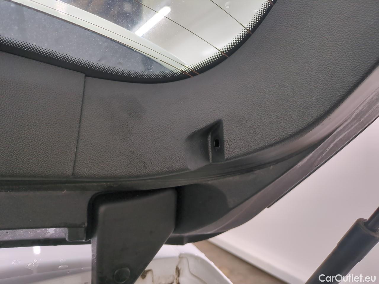  Renault  Megane  IV Berline 5pt. Société Air Nav 1.5 dCi 90CV BVM6 E6 #33