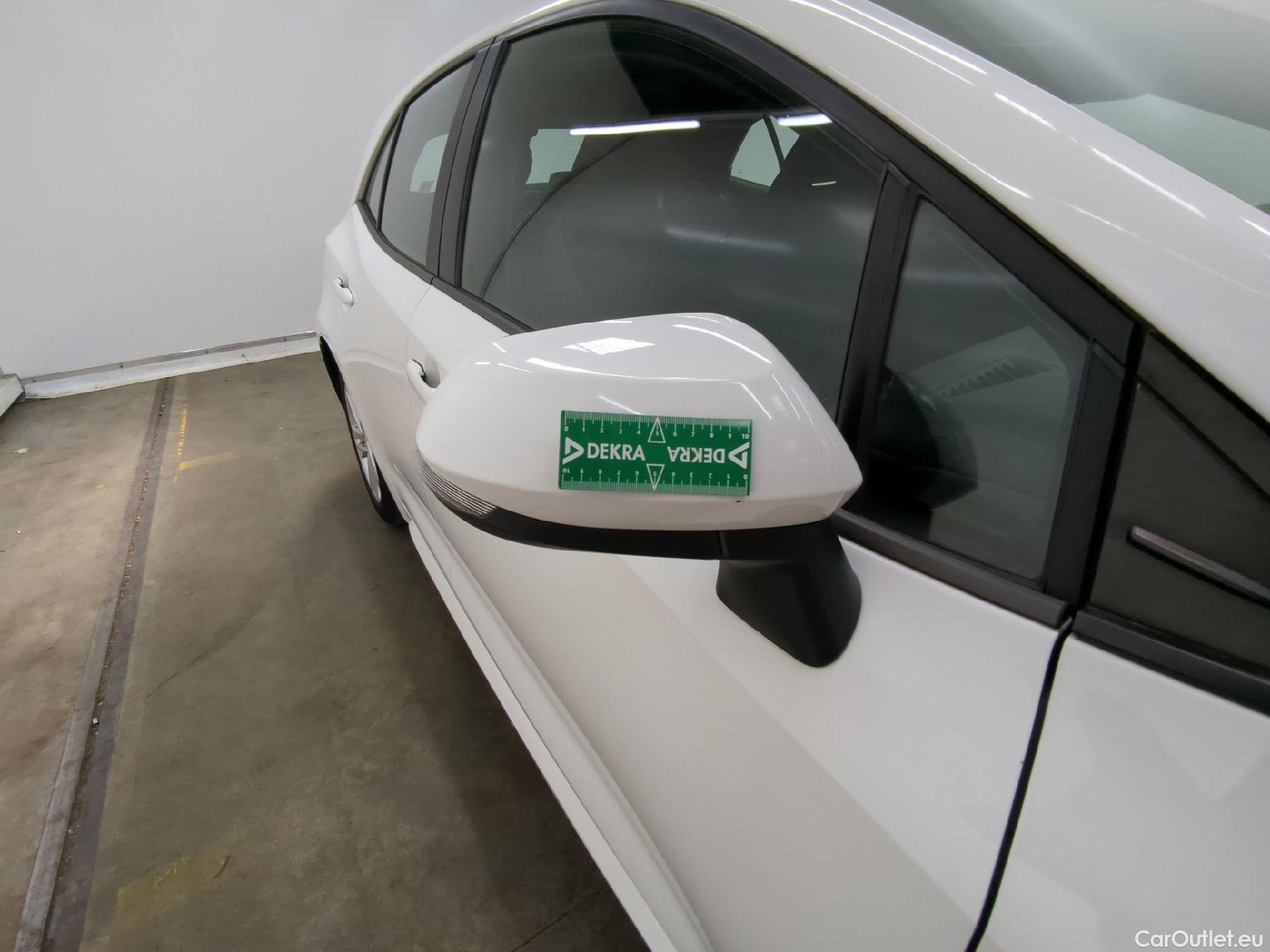  Toyota  Corolla TOYOTA  / 2018 / 5P / Berline Hybride 122h Dynamic Business #23