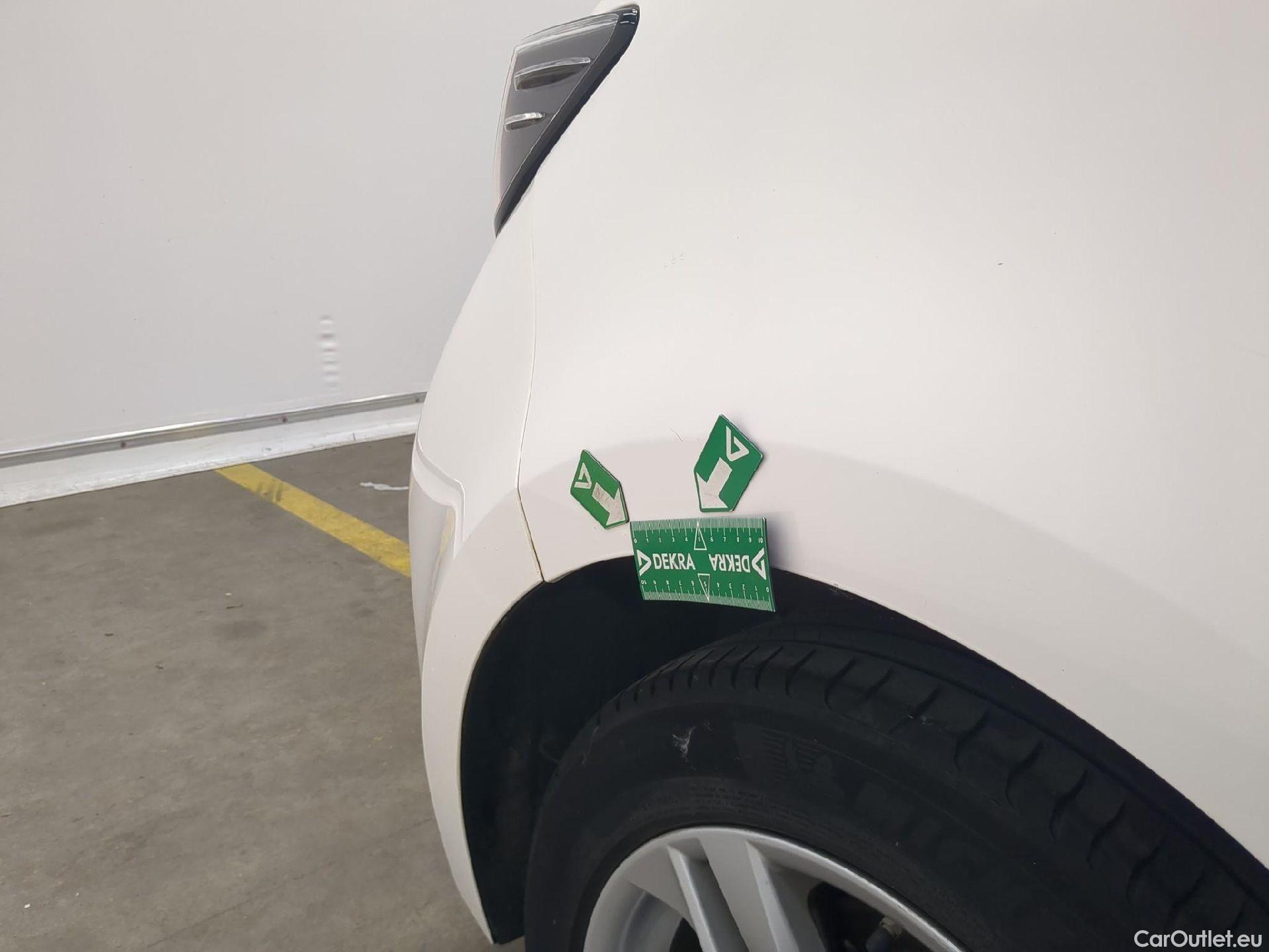  Toyota  Corolla TOYOTA  / 2018 / 5P / Berline Hybride 122h Dynamic Business #25