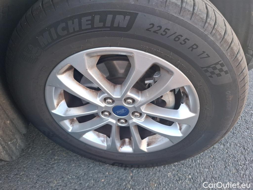  Ford  Kuga FORD  / 2019 / 5P / SUV 2.5 190 hybrid Flexifuel Pshift Titanium #19