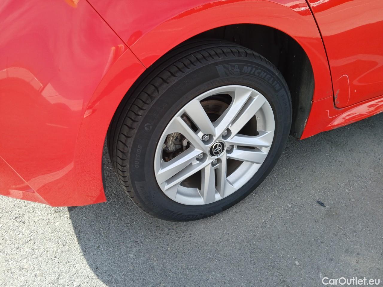  Toyota  Corolla TOYOTA  1.8 125H ACTIVE TECH E-CVT #24