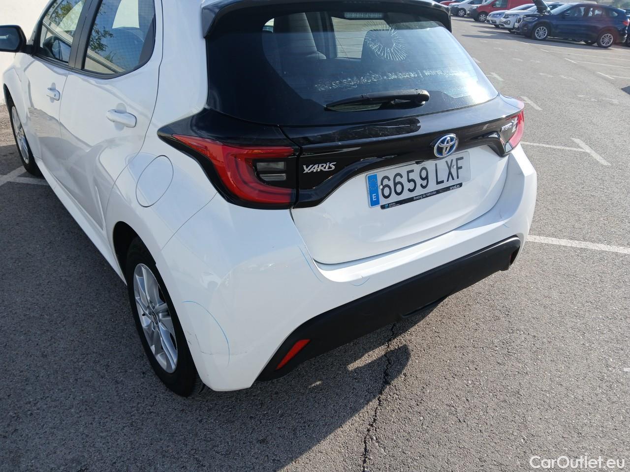  Toyota  Yaris TOYOTA  / 2020 / 5P / berlina con portón 1.5 120H Active Tech #17
